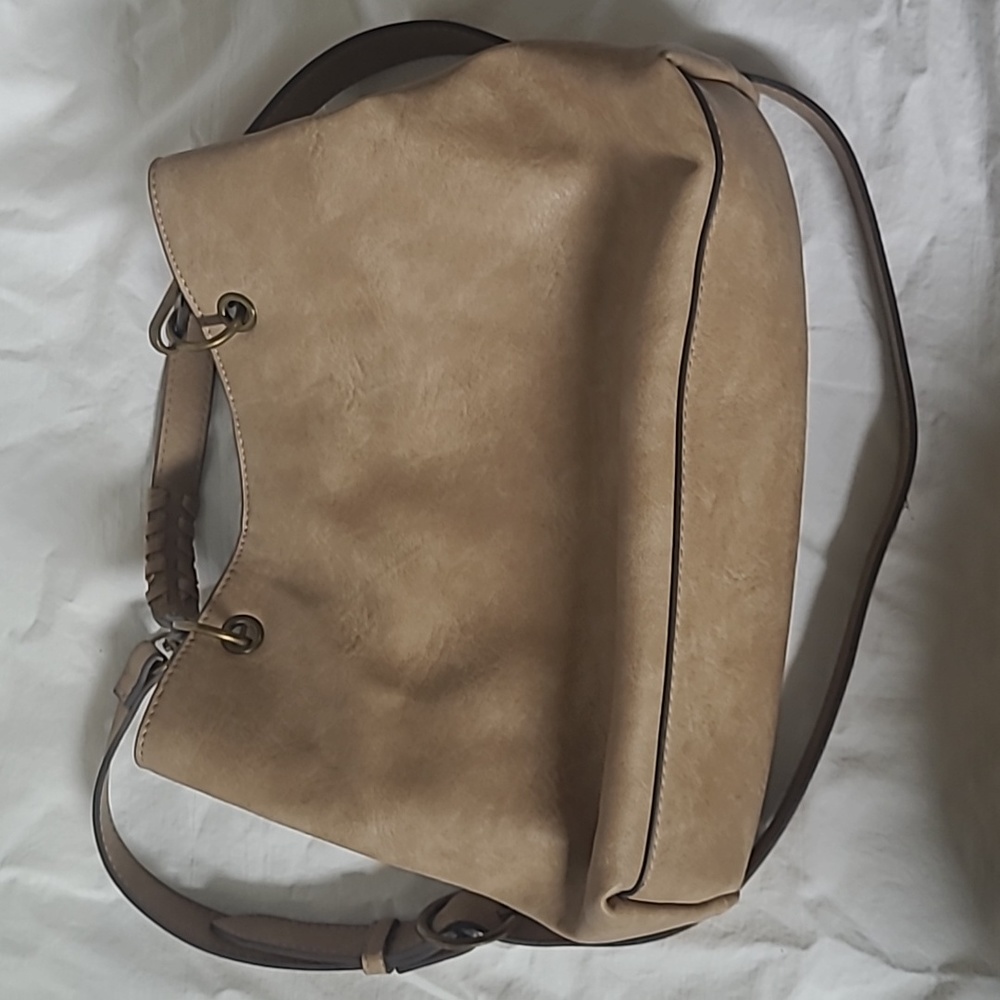 Tan Medium size purse